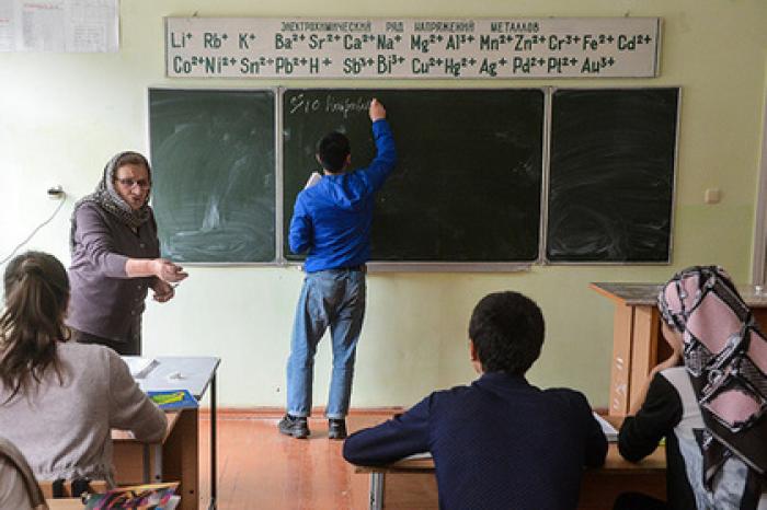 Переехавших в села учителей предложили премировать миллионом рублей