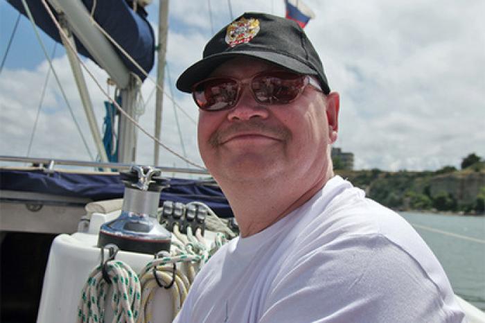 Переживший пожар артист «Аншлага» лишился одежды и документов