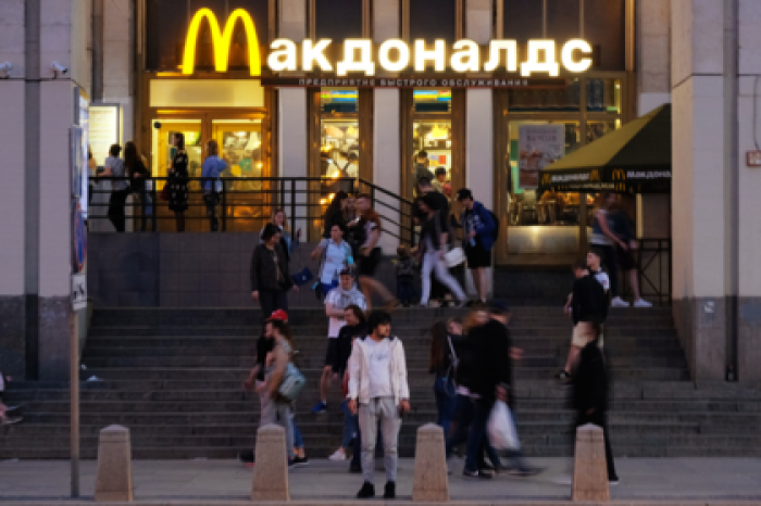Посетителям российских «Макдоналдсов» пообещали пиво