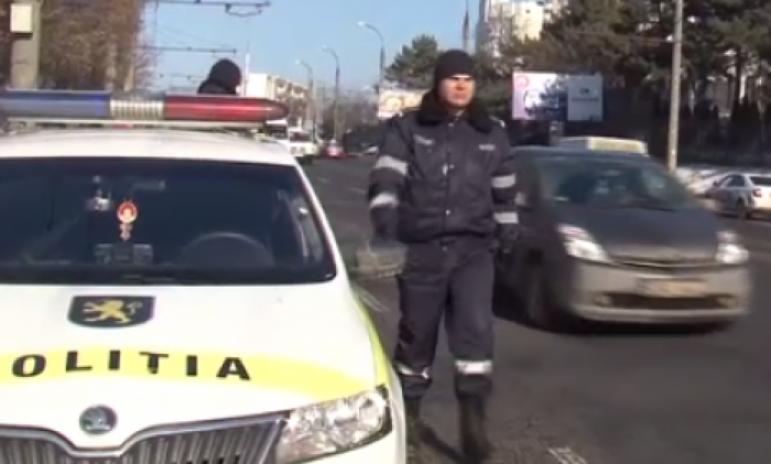 Пьяный водитель намеренно сбил патрульного инспектора