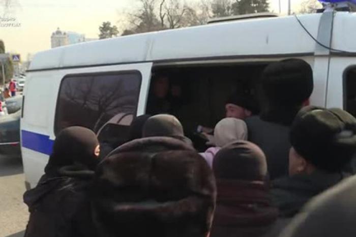 Разгон противников Назарбаева попал на видео
