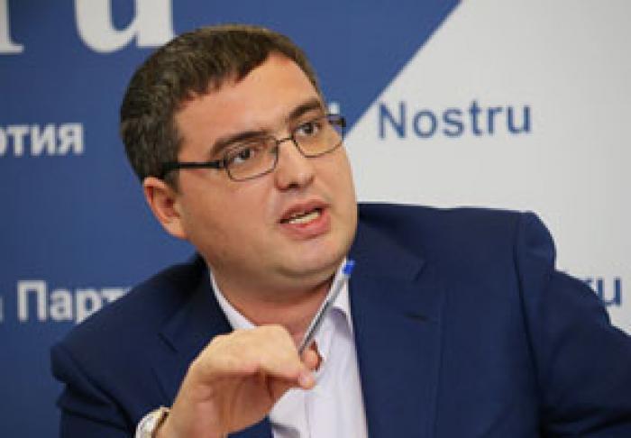 RENATO USATÎI CONSIDERĂ CĂ PILOŢII MOLDOVENI „AU FOST ŢINUŢI OSTATECI PÂNĂ LA ALEGERI”