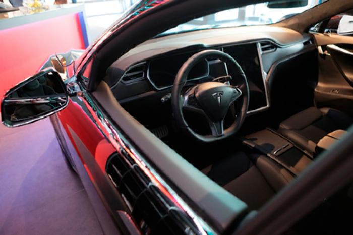 Российская госкомпания станет совладельцем Tesla