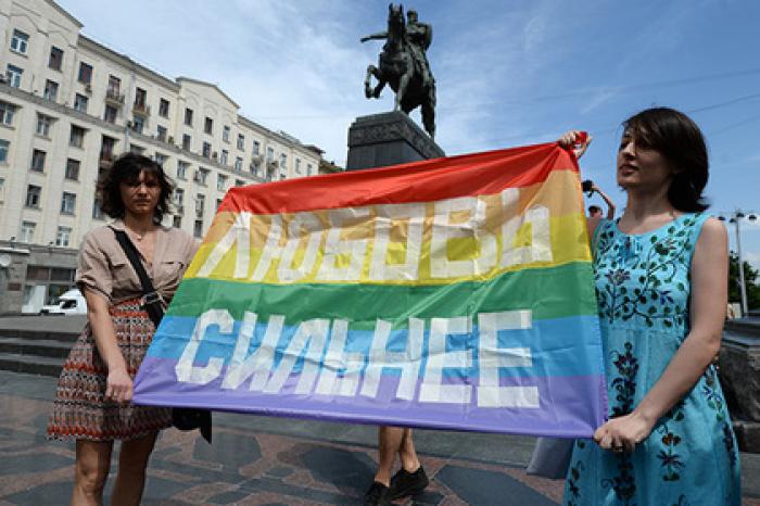Российские чиновники согласовали гей-парад «на всякий пожарный» и пожалели