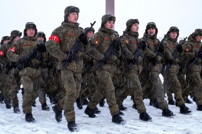 Российским военным запретили иметь смартфоны и вести соцсети