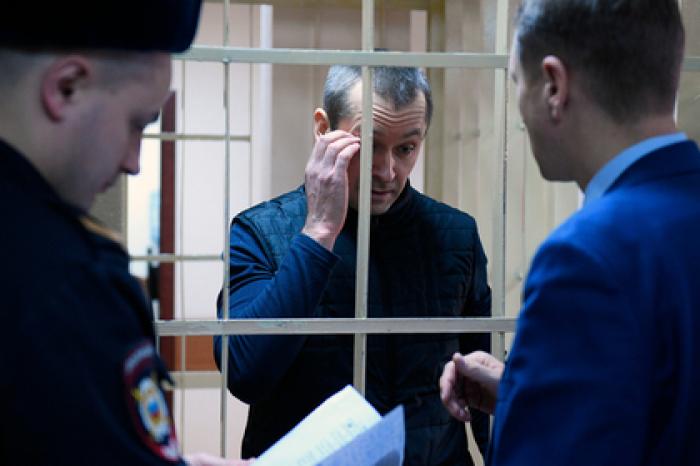 С жен и друзей полковника Захарченко взыщут полмиллиарда рублей
