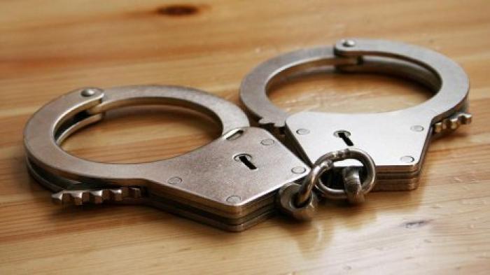 Украл телефон, чтобы сделать подарок: в Кишиневе задержали 17-летнего подозреваемого