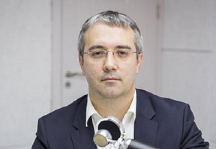 UN DEPUTAT AL PARTIDULUI DEMOCRAT PROPUNE CA FUNCŢIILE PARLAMENTULUI SĂ FIE TRANSMISE TEMPORAR GUVERNULUI