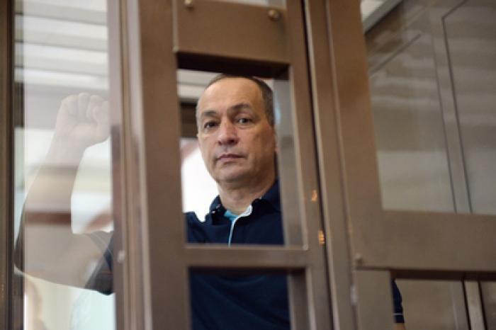 Владеющего 10-миллиардным состоянием чиновника уличили во взятках