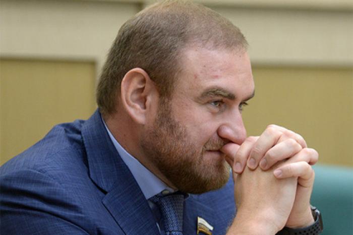 Высокопоставленных силовиков обыскали по делу сенатора Арашукова