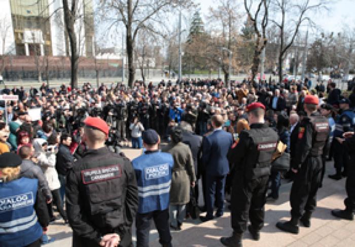 ​BLOCUL ACUM A DESFĂŞURAT O ACŢIUNE DE PROTEST ÎN FAŢA PARLAMENTULUI „ÎN APĂRAREA JUSTIŢIEI”