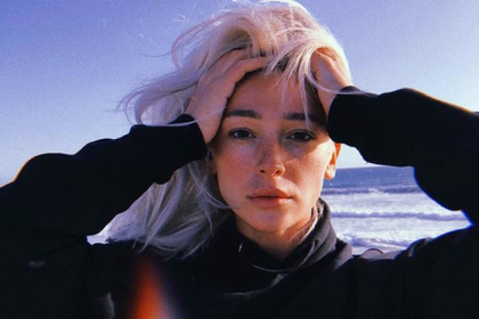 Канал «Пятница» удалил шутку о пробующей наркотики Ивлеевой