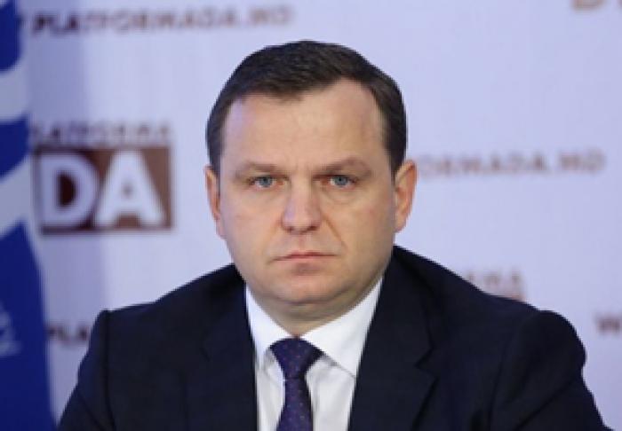 LIDERUL ACUM ÎNDEAMNĂ PARTIDUL SOCIALIŞTILOR „SĂ DEMONSTREZE CĂ NU VA COOPERA NICIODATĂ CU PARTIDUL DEMOCRAT”