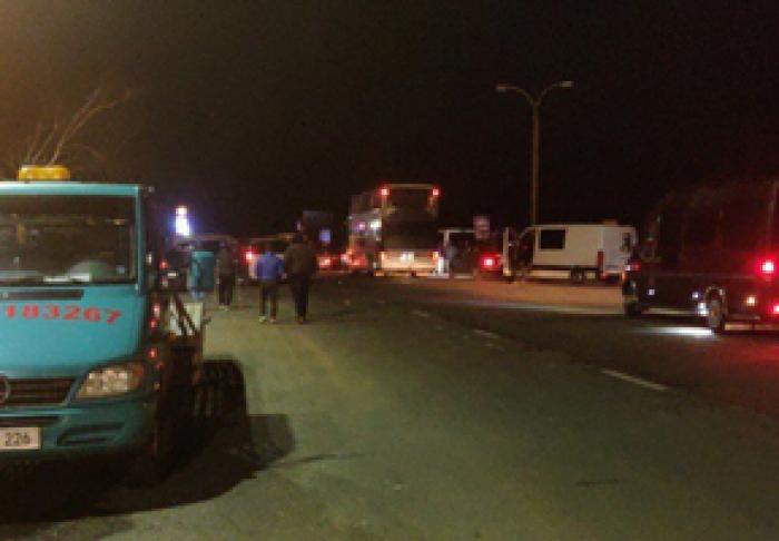 MAI MULŢI TRANSPORTATORI AUTO AU BLOCAT ACTIVITATEA PUNCTULUI VAMAL LEUŞENI, PROTESTÂND ÎMPOTRIVA AUTORITĂŢILOR