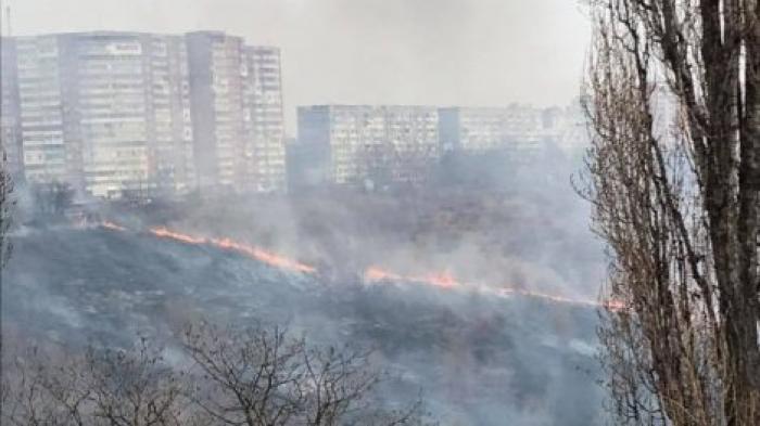 На Ботанике горят поля
