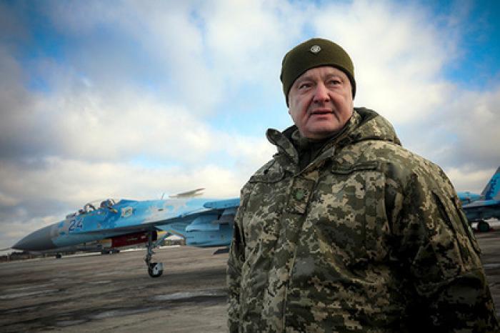 Порошенко пообещал разобраться с «чрезмерной нацистской милитаризацией»