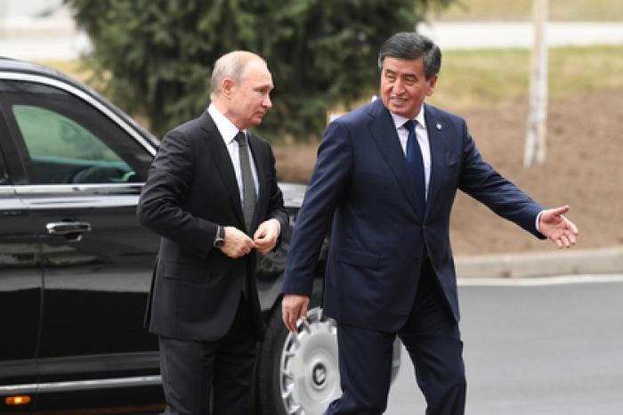 Появилось видео катания Путина и Жээнбекова на Aurus