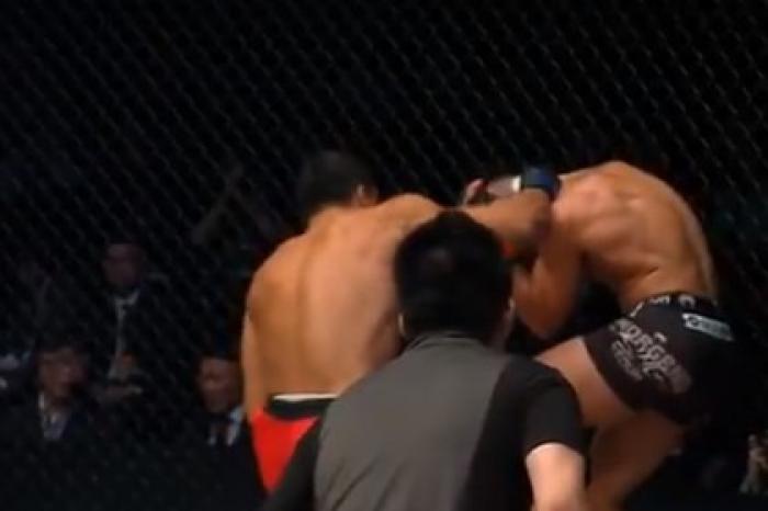 Появилось видео победы россиянина над бывшим чемпионом UFC
