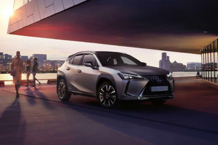 Россиянам предложили новый городской кроссовер Lexus UX