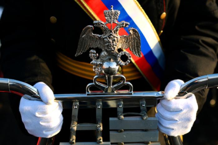 Совет Федерации одобрил закон о наказании за оскорбление госсимволов России