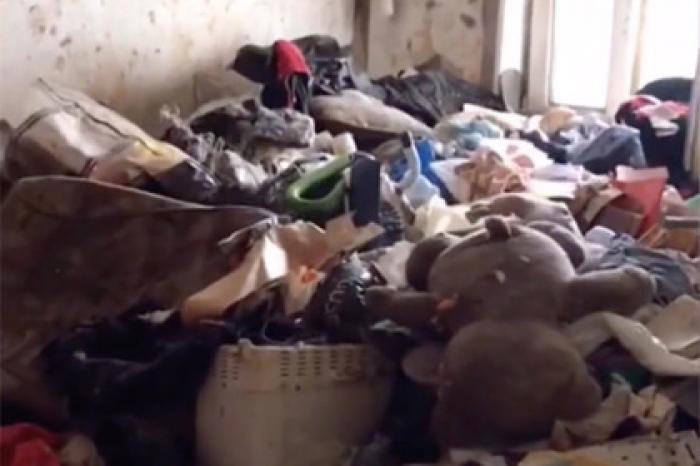 Спасенную из гор хлама девочку-маугли выписали из больницы