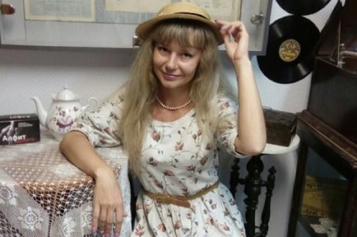 Уволенная из-за фото в купальнике учительница решила отказать министру
