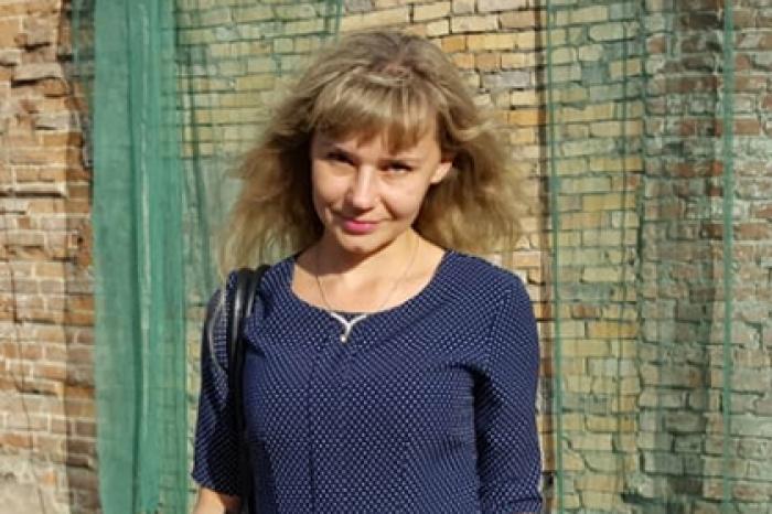 Уволенная за фото в купальнике учительница пожаловалась на травлю сына