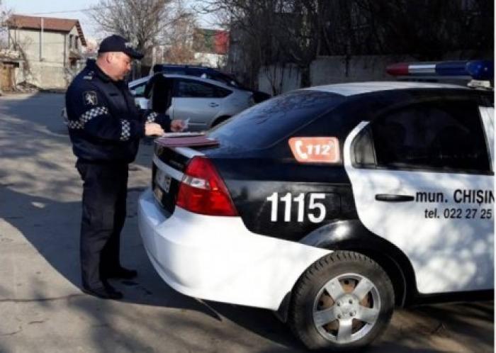 В Кишиневе прошли проверки на конечных остановках машин служб такси