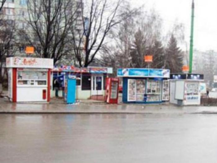 Запрет остался лишь на бумаге: в столице продолжают продавать сигареты у школ и больниц