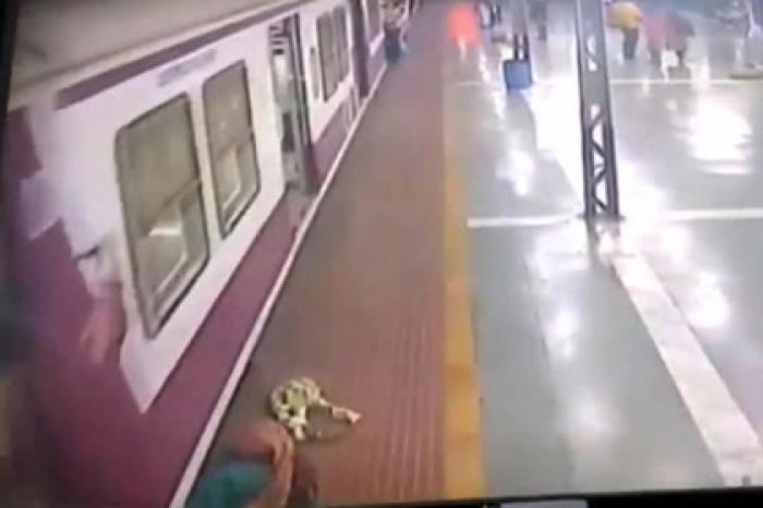 Женщина попала под поезд и чудом выжила