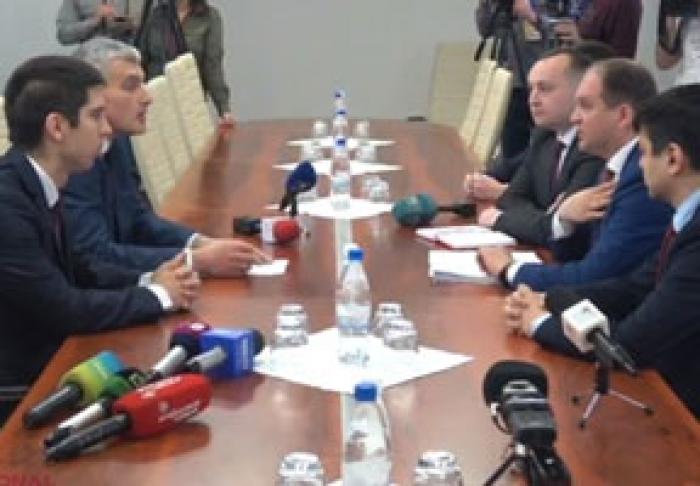 BLOCUL POLITIC ACUM A TRIMIS DOI REPREZENTANŢI LA ÎNTÂLNIREA CU REPREZENTANŢII FRACŢIUNII PSRM
