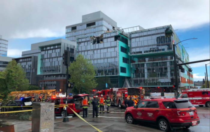 Четыре человека погибли после падения крана в США