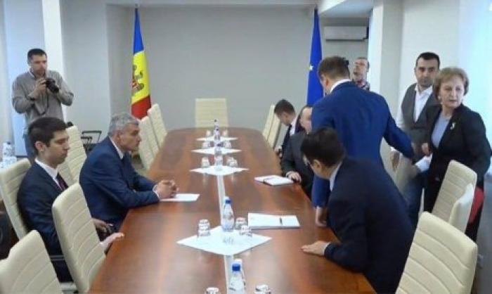 Дискуссии между ПСРМ и ПДС-ППДП сорвались! Встретились, поссорились и расстались без договоренностей