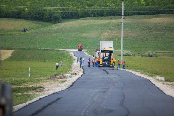 Drumuri Bune 2: Peste 2,7 miliarde de lei - pentru reparația a 2600 km de drum