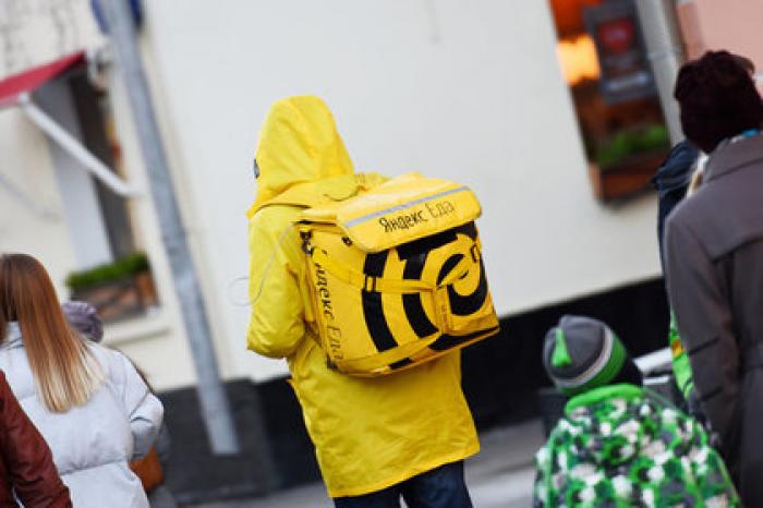 Курьер «Яндекс.Еды» проработал десять часов без перерыва и умер