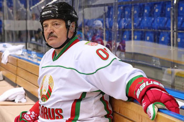 Лукашенко заявил о ненужности КХЛ и бешеных зарплат в спорте