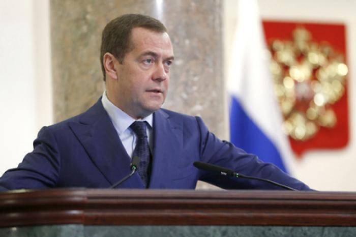 Медведев направит пять миллиардов рублей на зарплаты ученым