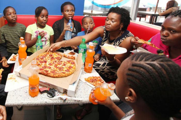Нигерийцы заказали самолет с пиццей из Лондона и разозлили власти
