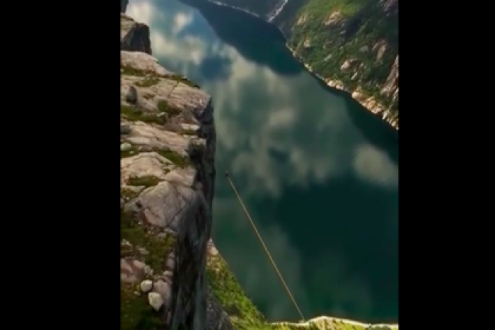 Норвежский спортсмен прошел по канату на высоте километра