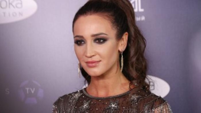 Новый образ Бузовой расколол ее поклонников