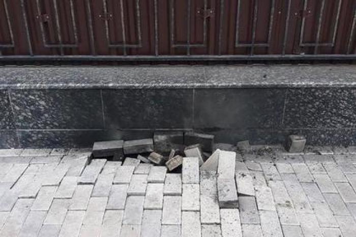 Около российского посольства в Киеве взорвался кабель