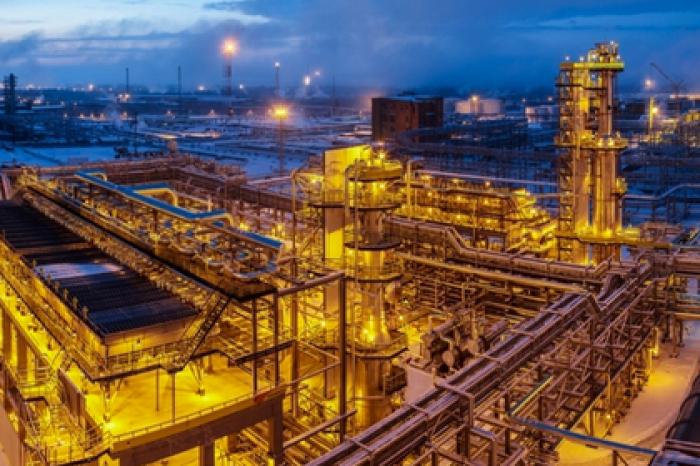 Под Самарой загорелся нефтеперерабатывающий завод