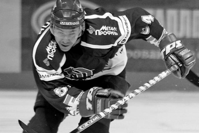 Российский хоккеист умер на 43-м году жизни