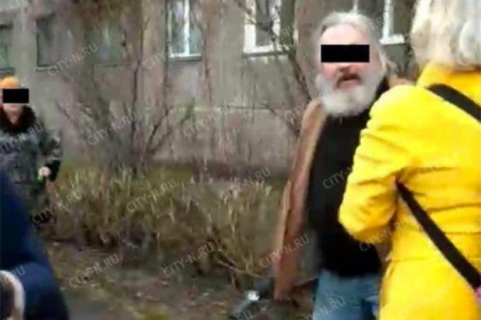 Российский священник с электрошокером подрался с женщиной из-за собаки