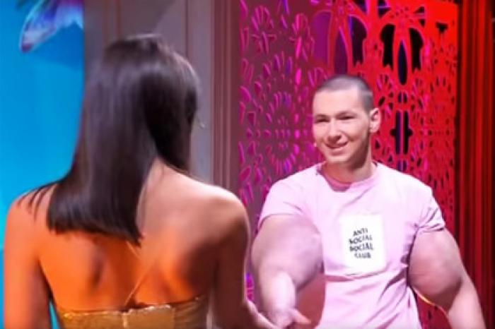 «Руки-базуки» пришел на «Давай поженимся» за невестой и станцевал на сцене