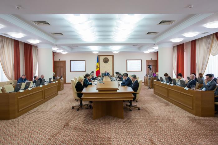 Salariul minim în sectorul real crește cu 165 de lei și va constitui 2775 de lei