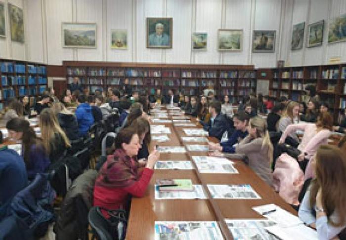 STUDENŢII DIN MOLDOVA DISCUTĂ ÎN LIMBA FRANCEZĂ DESPRE DEZVOLTAREA COMPETENȚELOR FINANCIARE ȘI DE LEADERSHIP