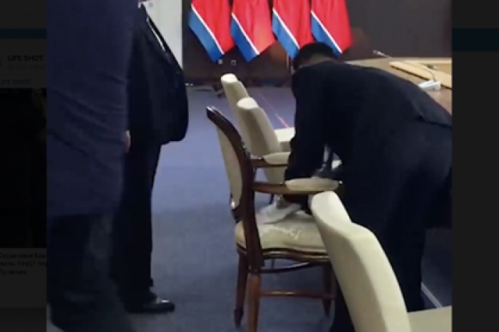 Стул Ким Чен Ына протерли спиртом перед встречей с Путиным