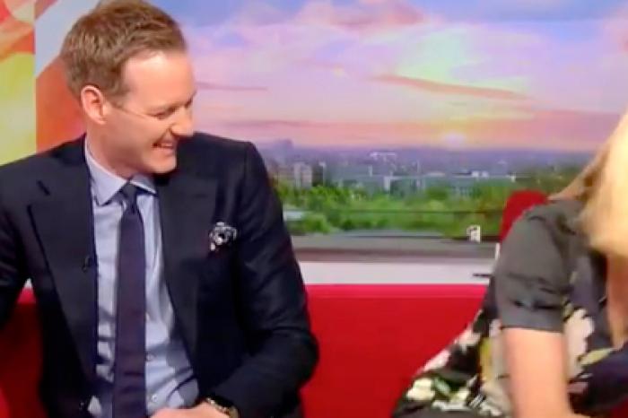 Телефон ведущей включился в прямом эфире и выдал ее «человечность»