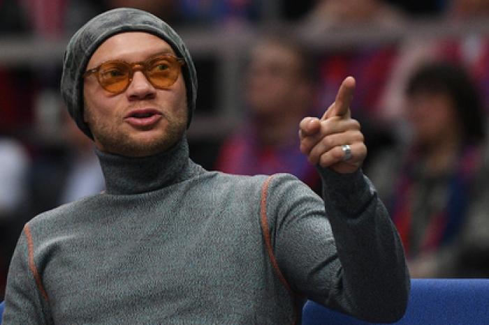 Телеведущего Хрусталева заподозрили в пьяной езде